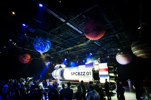Rechtenvrije foto Spacebuzz in planeten decor
